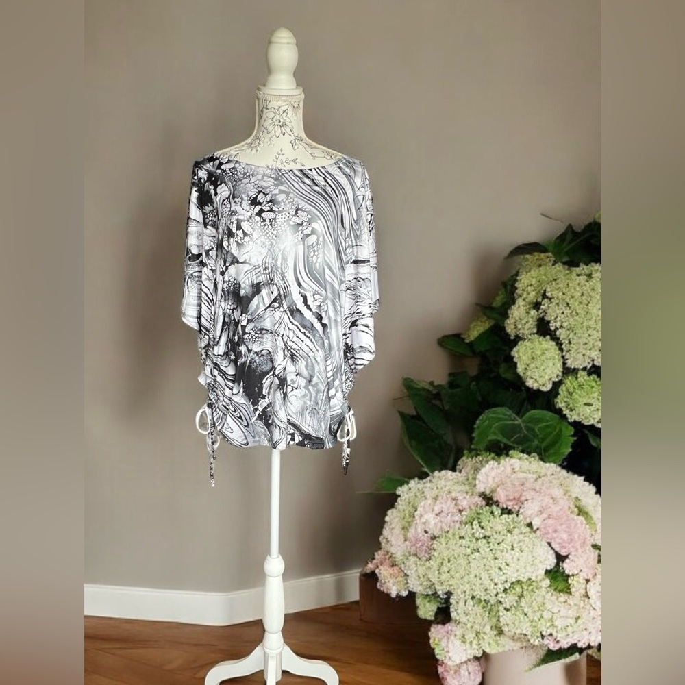 Black and White Batik Print Dolman Sleeve Top Size Large